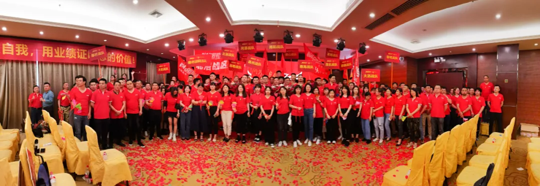 名匠裝飾（集團）五一大聯(lián)動·佛山大區(qū)（廣東片區(qū)）啟航大會磅礴開啟！